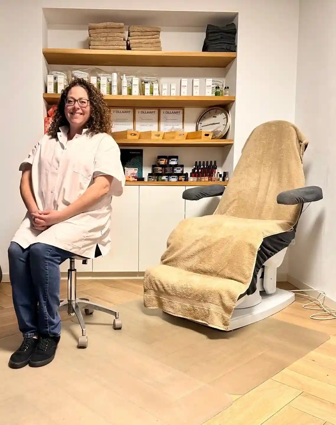 Pedicure Haarlem voetverzorging, Marit in salon bij nagelstudio Amber - Pedicure Jolie